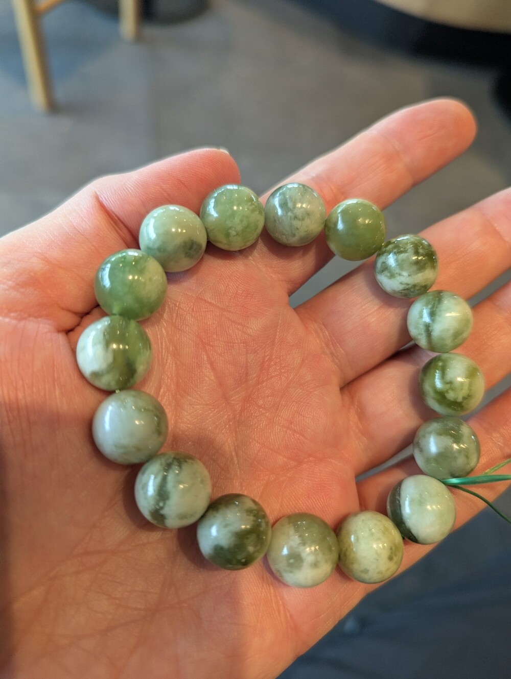 Green Serpentine Stone Bracelet Mottled Apple Green Beaded Stretch Unisex